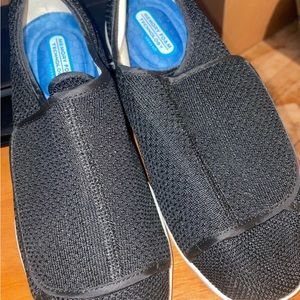 new diabetic Velcro slip ons with memory foam technology size 8 women's